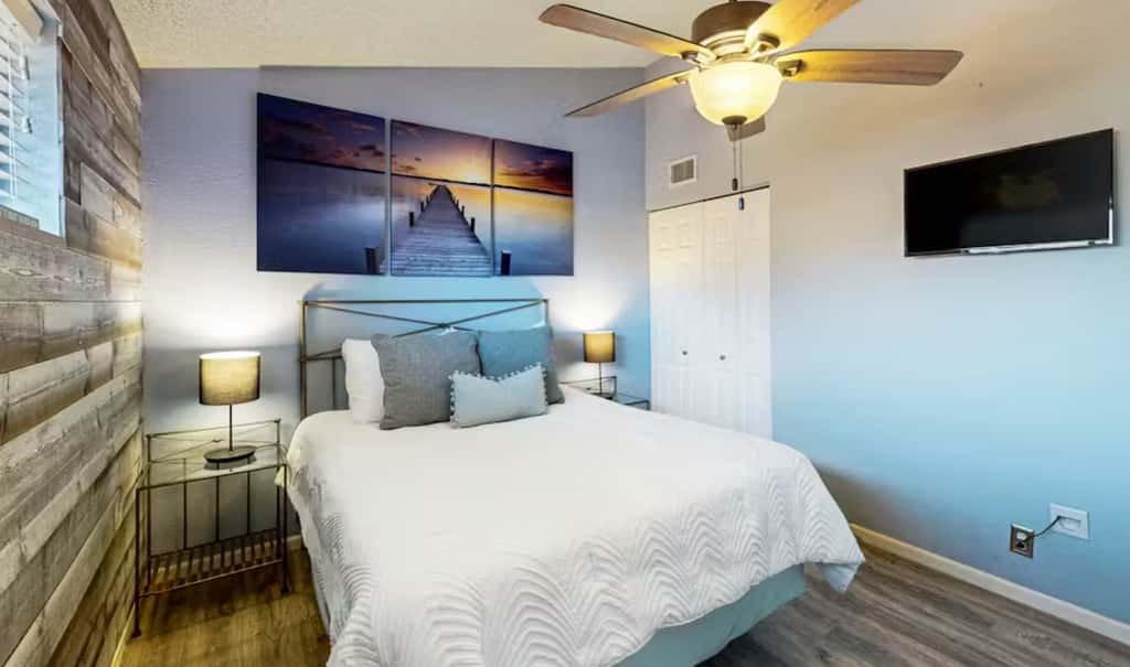 Charming 1BR Condo - Top Floor - LAKE VIEW