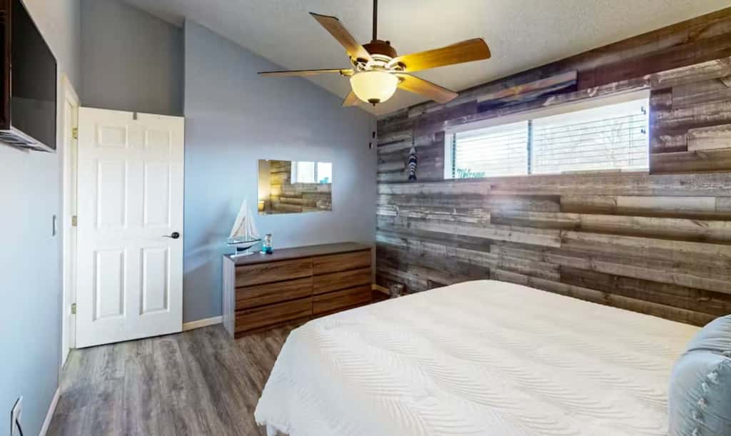 Charming 1BR Condo - Top Floor - LAKE VIEW