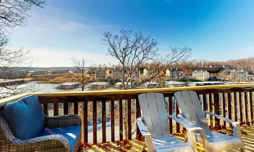 Charming 1BR Condo - Top Floor - LAKE VIEW