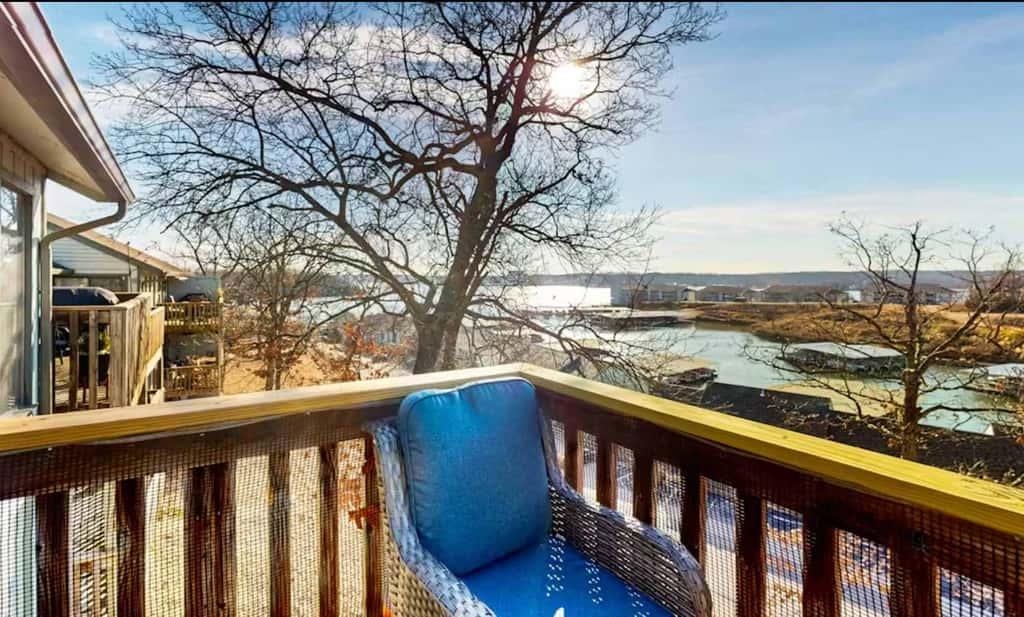 Charming 1BR Condo - Top Floor - LAKE VIEW