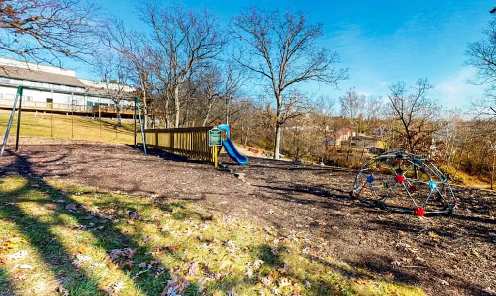 Charming 1BR Condo - Top Floor - LAKE VIEW