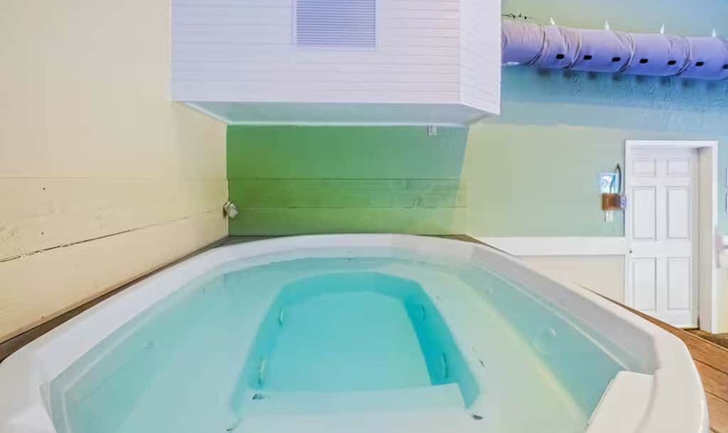 Charming 1BR Condo - Top Floor - LAKE VIEW