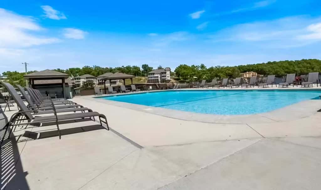 Charming 1BR Condo - Top Floor - LAKE VIEW