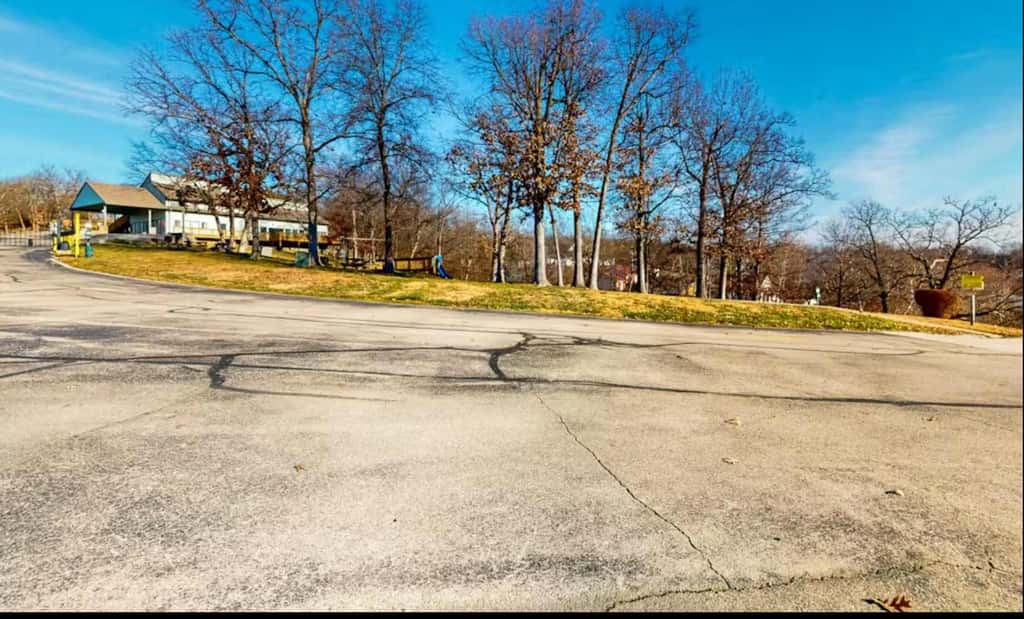 Charming 1BR Condo - Top Floor - LAKE VIEW