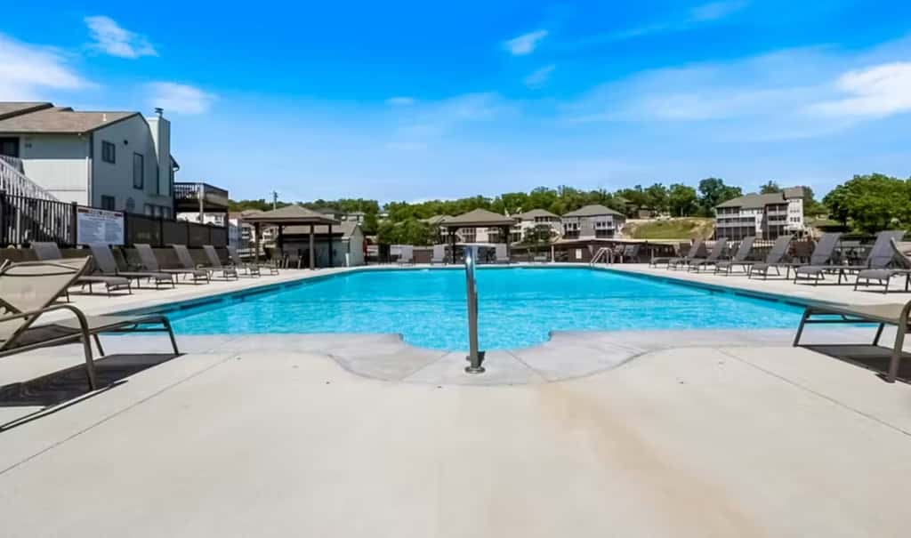 Charming 1BR Condo - Top Floor - LAKE VIEW