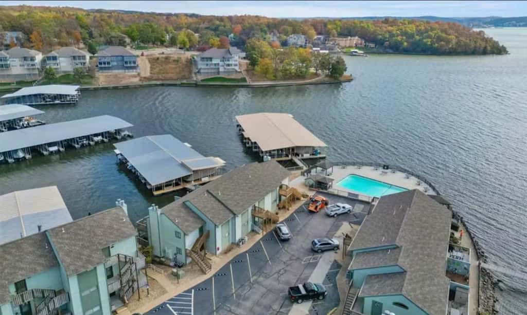 Charming 1BR Condo - Top Floor - LAKE VIEW