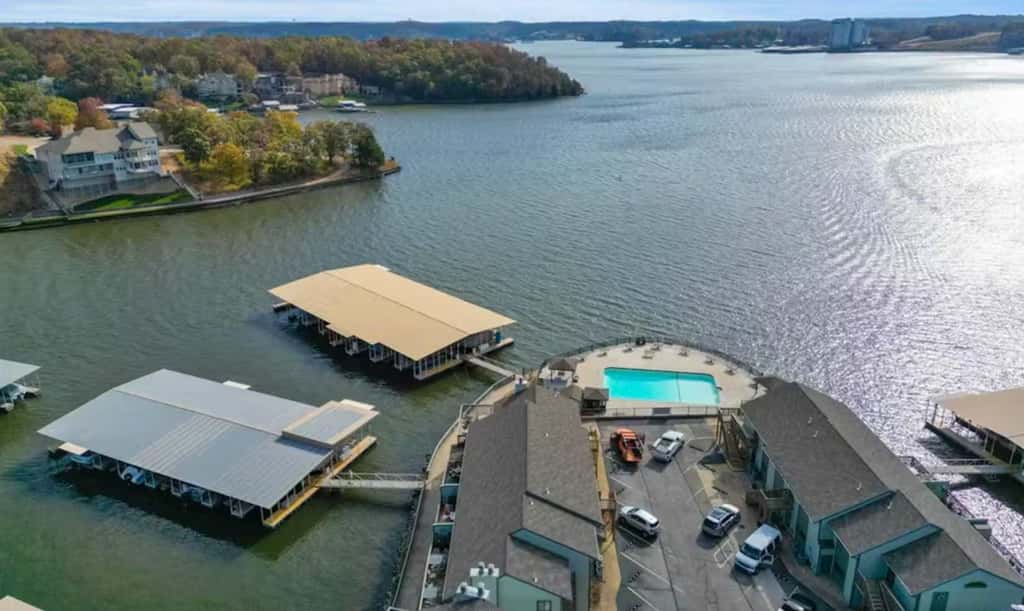 Charming 1BR Condo - Top Floor - LAKE VIEW