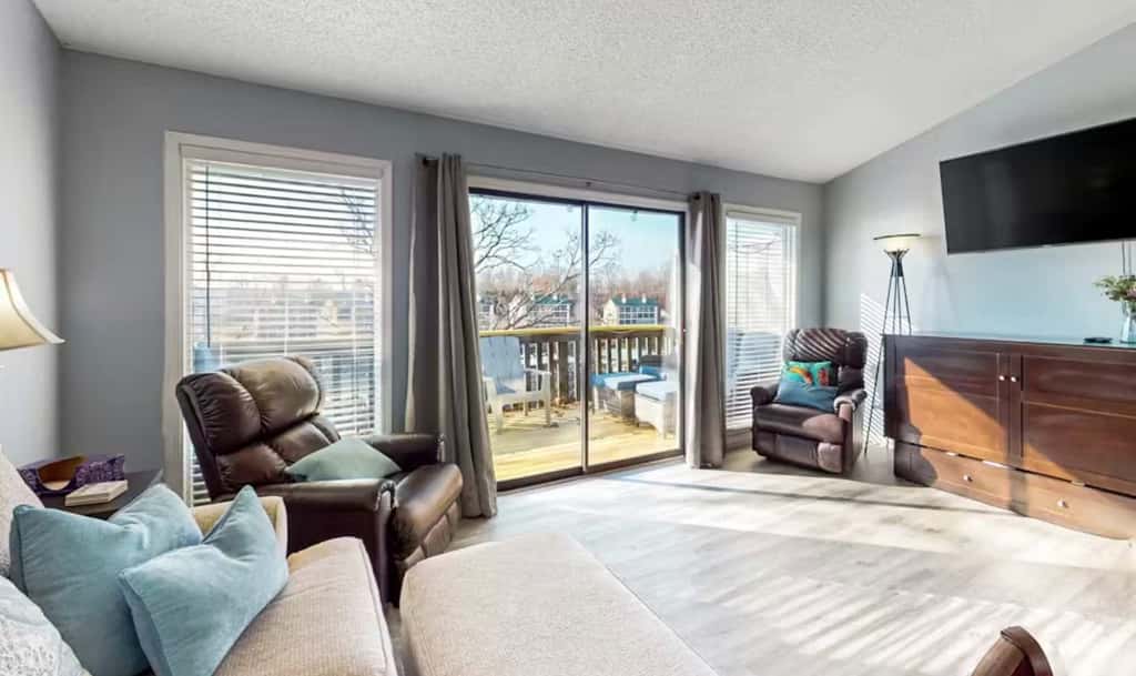 Charming 1BR Condo - Top Floor - LAKE VIEW