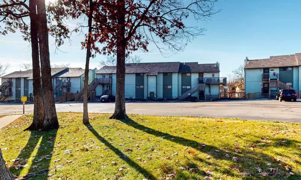 Charming 1BR Condo - Top Floor - LAKE VIEW