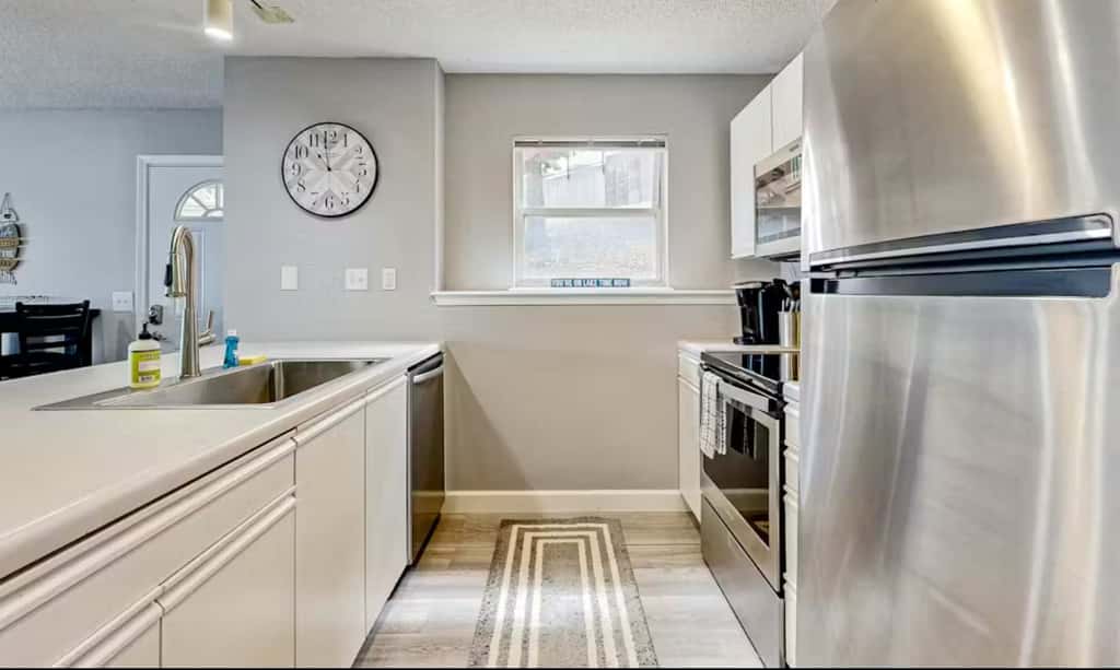 Unwind by the Lake - 2BR Condo - Lakeview Getaway