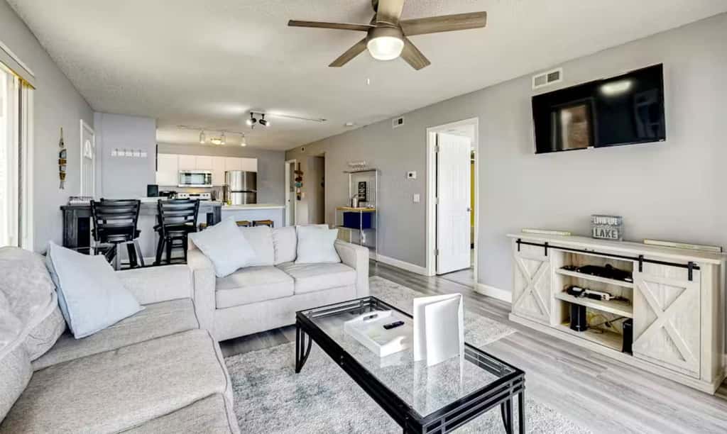 Unwind by the Lake - 2BR Condo - Lakeview Getaway