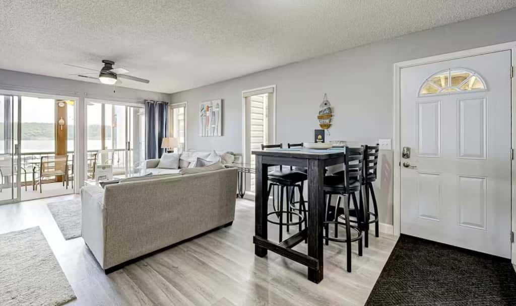Unwind by the Lake - 2BR Condo - Lakeview Getaway