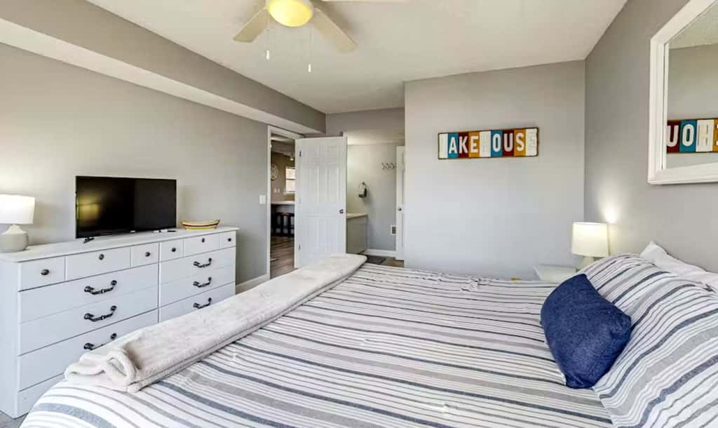 Unwind by the Lake - 2BR Condo - Lakeview Getaway