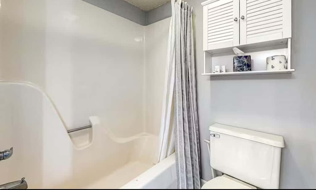 Unwind by the Lake - 2BR Condo - Lakeview Getaway