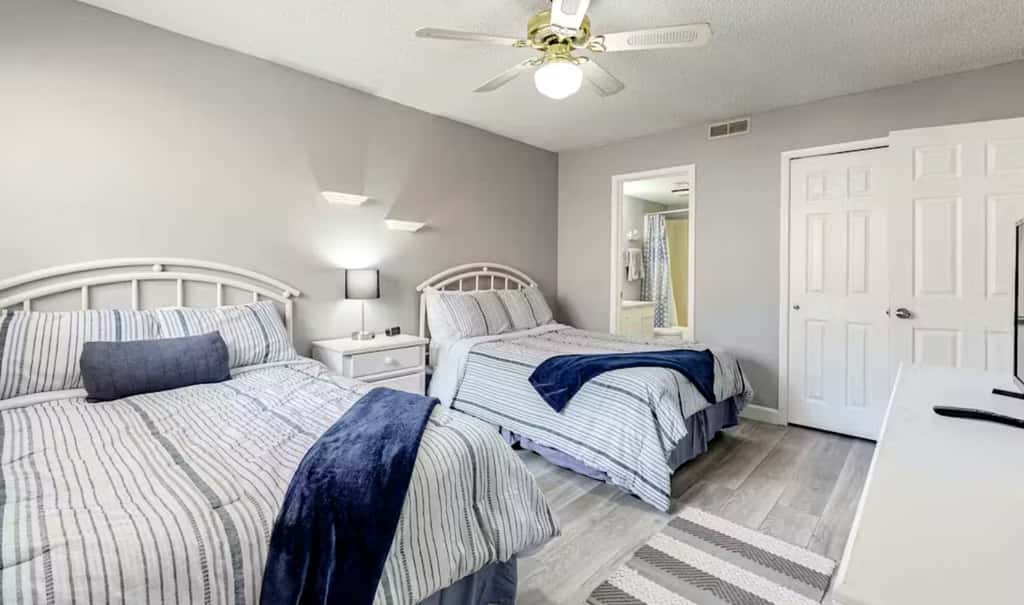 Unwind by the Lake - 2BR Condo - Lakeview Getaway