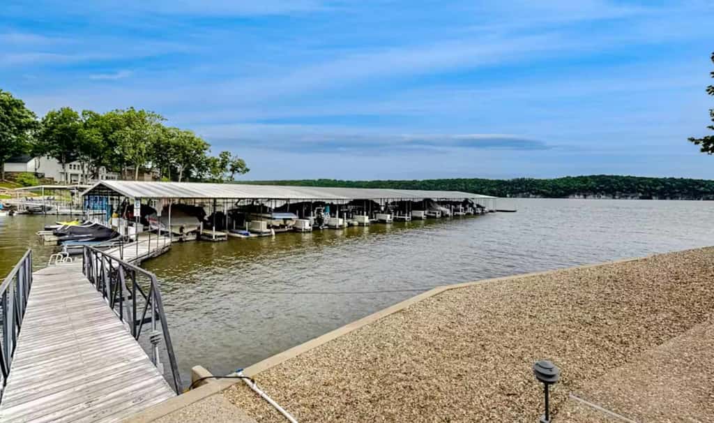 Unwind by the Lake - 2BR Condo - Lakeview Getaway
