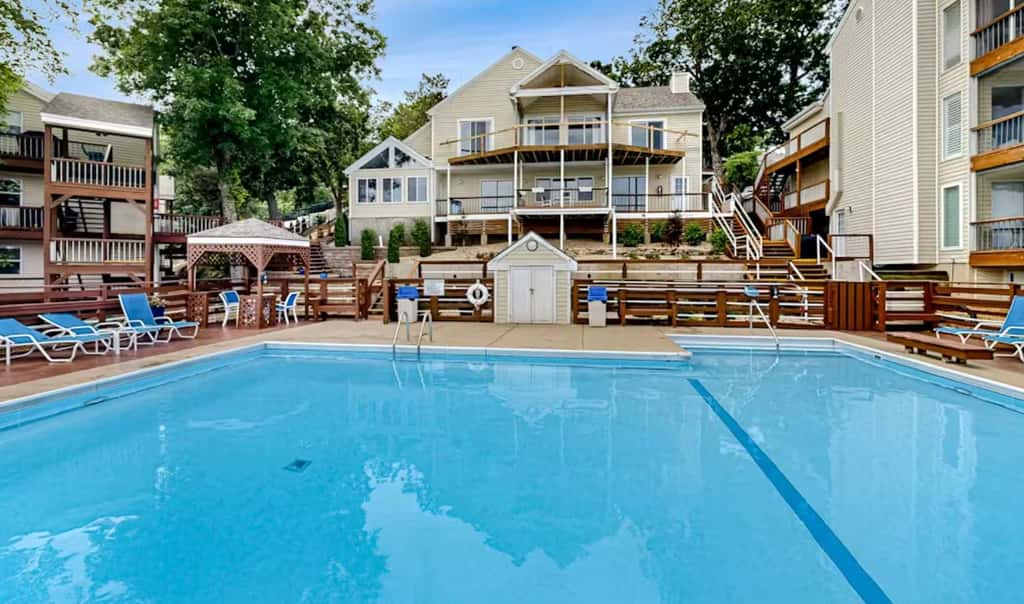 Unwind by the Lake - 2BR Condo - Lakeview Getaway