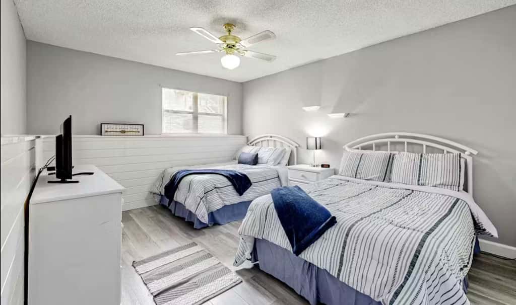 Unwind by the Lake - 2BR Condo - Lakeview Getaway