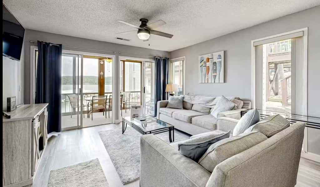 Unwind by the Lake - 2BR Condo - Lakeview Getaway