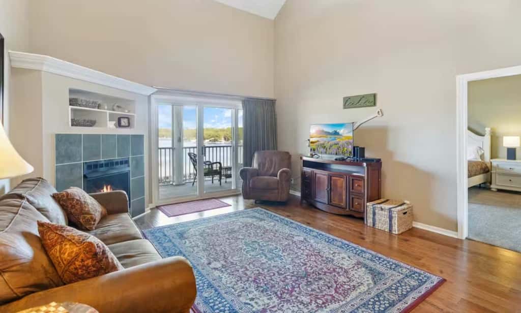 Top Floor 4BR Condo - Lake View - Water Front pool