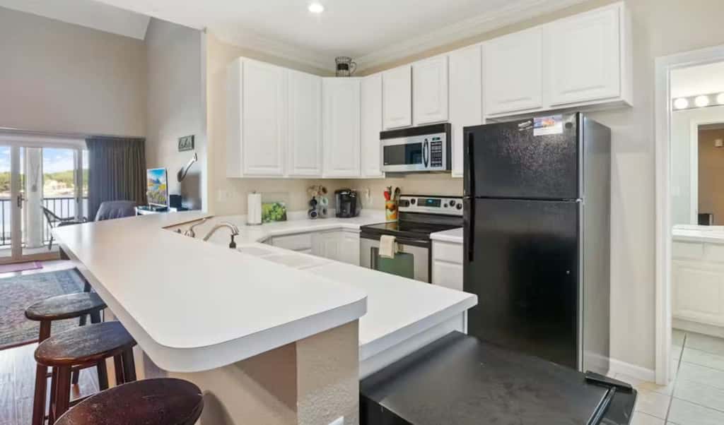 Top Floor 4BR Condo - Lake View - Water Front pool