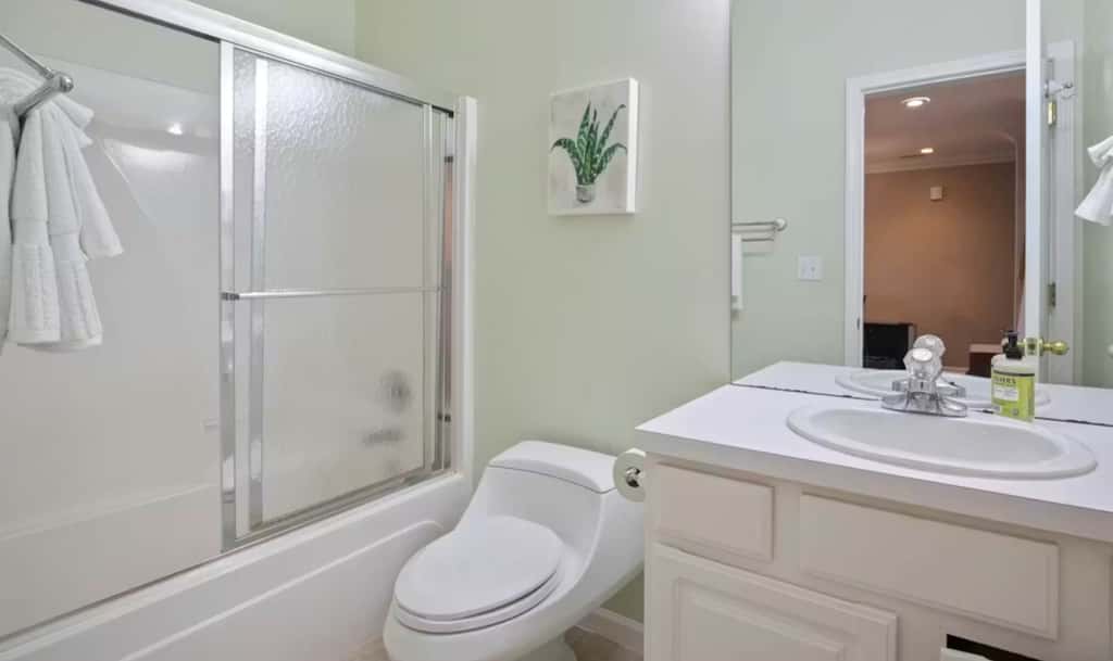 Top Floor 4BR Condo - Lake View - Water Front pool
