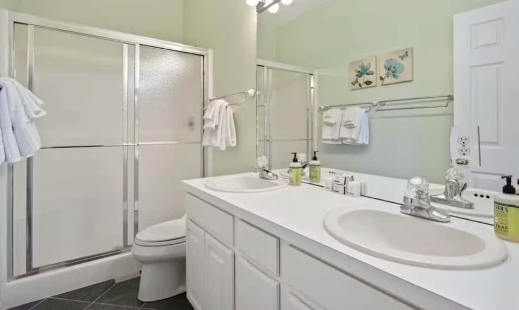 Top Floor 4BR Condo - Lake View - Water Front pool