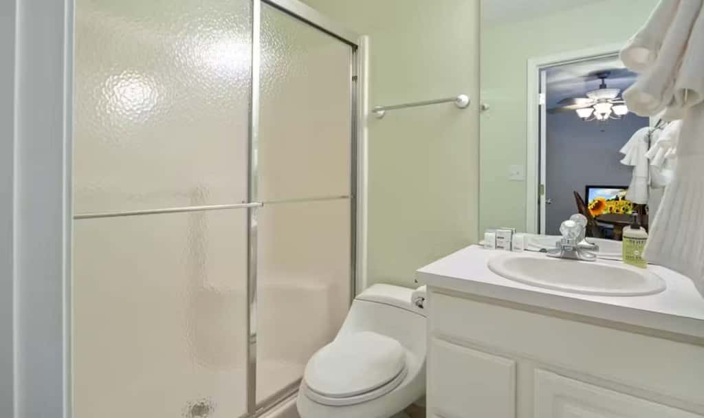 Top Floor 4BR Condo - Lake View - Water Front pool