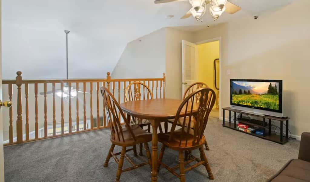 Top Floor 4BR Condo - Lake View - Water Front pool