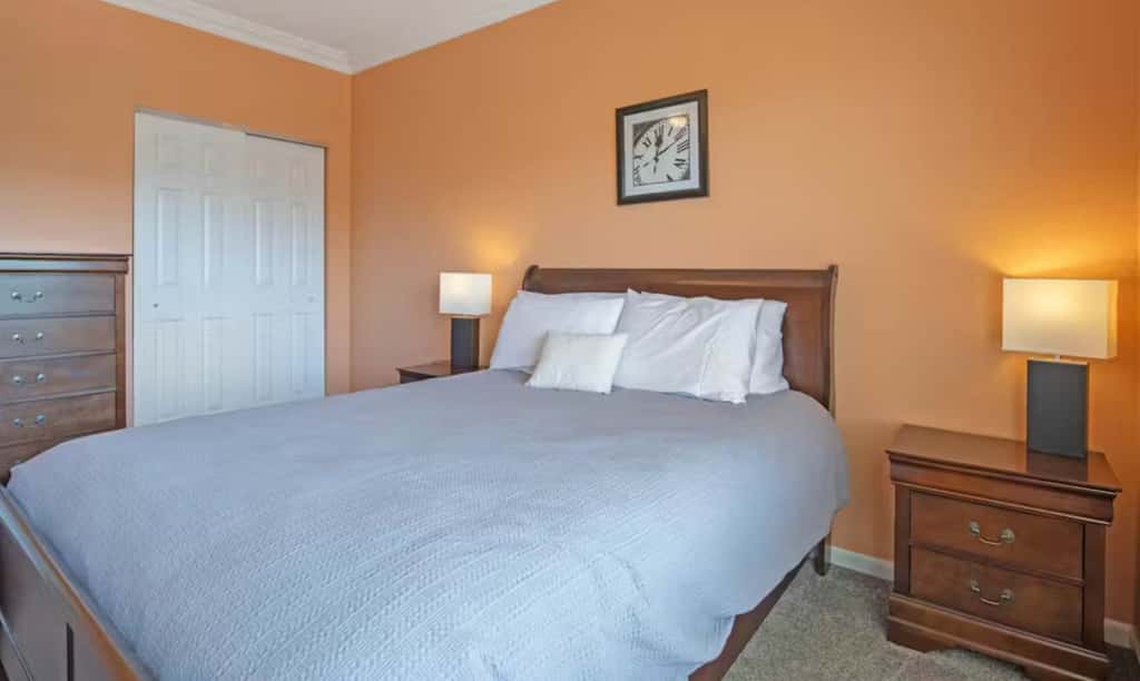 Top Floor 4BR Condo - Lake View - Water Front pool