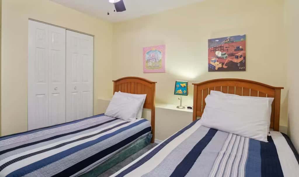 Top Floor 4BR Condo - Lake View - Water Front pool