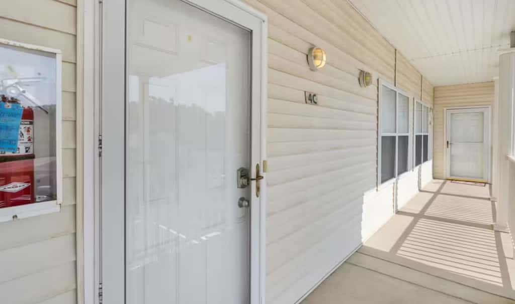 Top Floor 4BR Condo - Lake View - Water Front pool