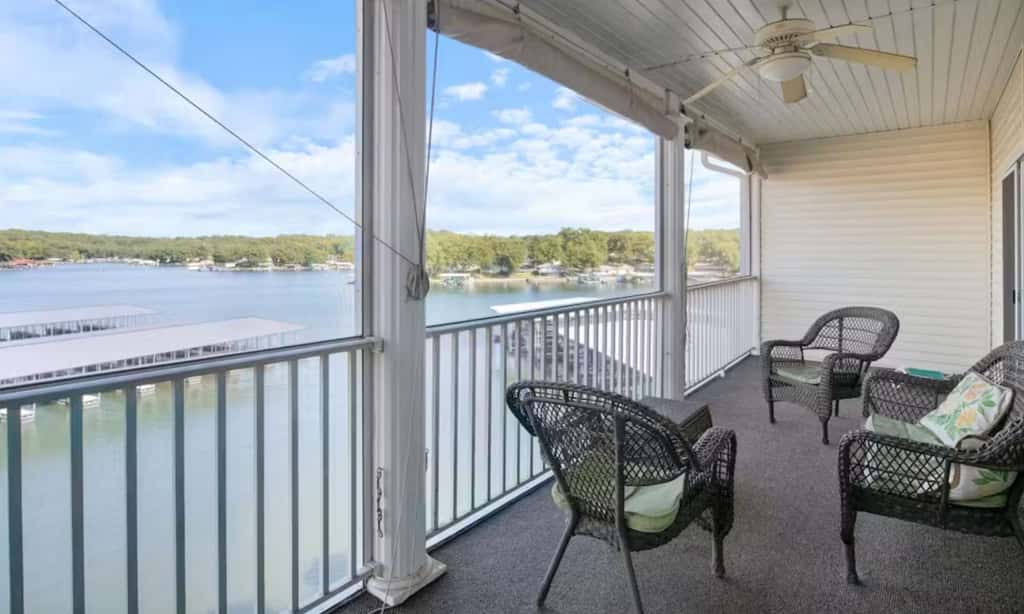Top Floor 4BR Condo - Lake View - Water Front pool