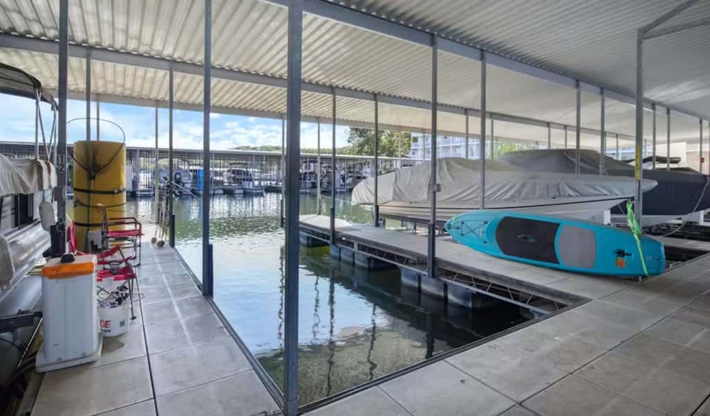 Top Floor 4BR Condo - Lake View - Water Front pool