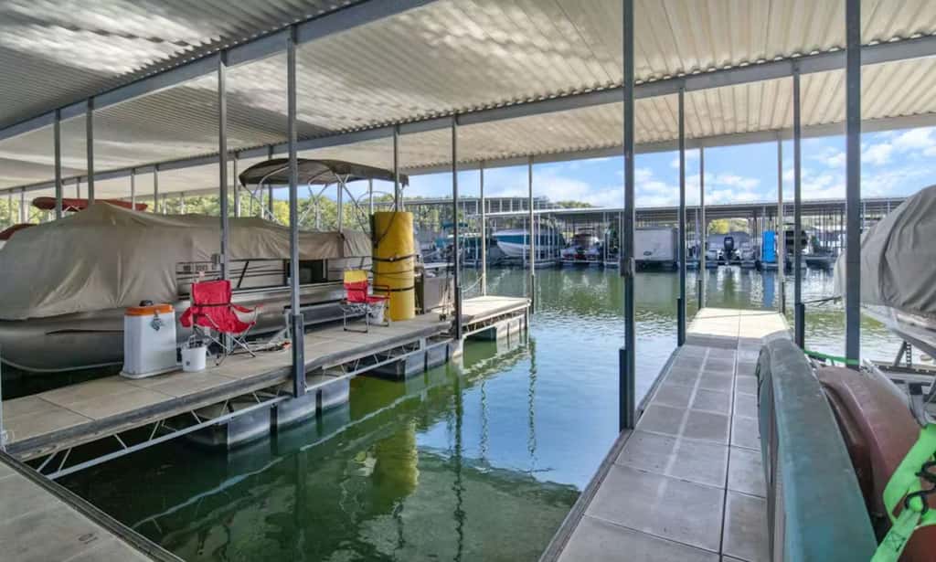Top Floor 4BR Condo - Lake View - Water Front pool