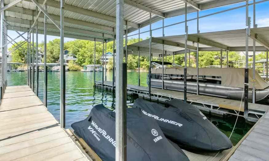 Rustic 5BR Lakefront - Dock & POOL - Osage Beach