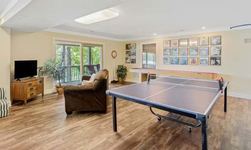 Rustic 5BR Lakefront - Dock & POOL - Osage Beach