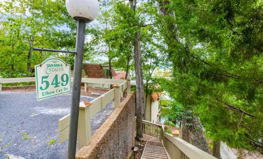 Rustic 5BR Lakefront - Dock & POOL - Osage Beach