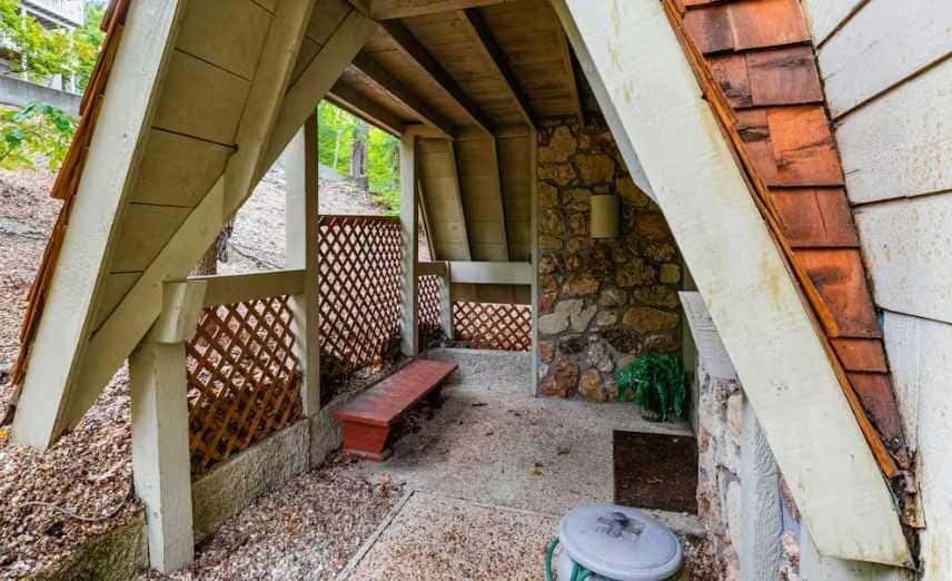Rustic 5BR Lakefront - Dock & POOL - Osage Beach