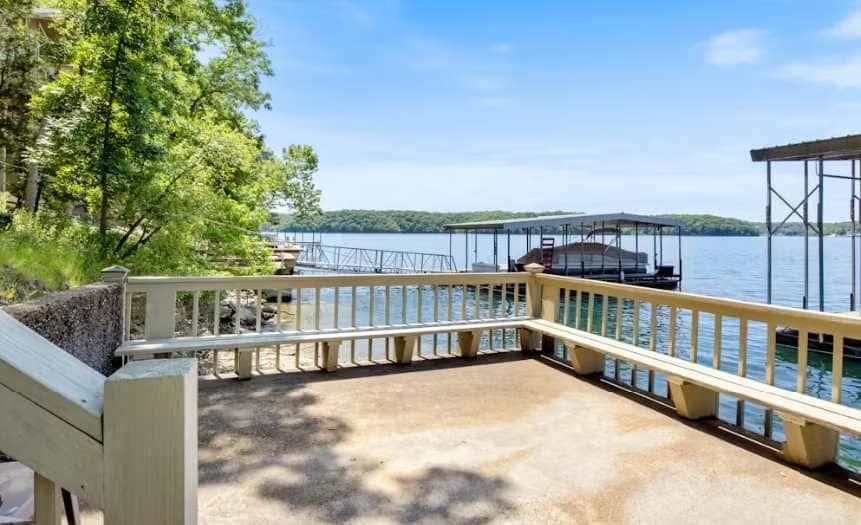 Rustic 5BR Lakefront - Dock & POOL - Osage Beach