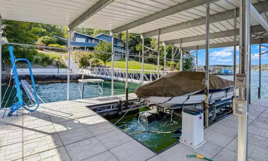 Stylish 5BR Lake Home - LAKE VIEWS - Private Dock