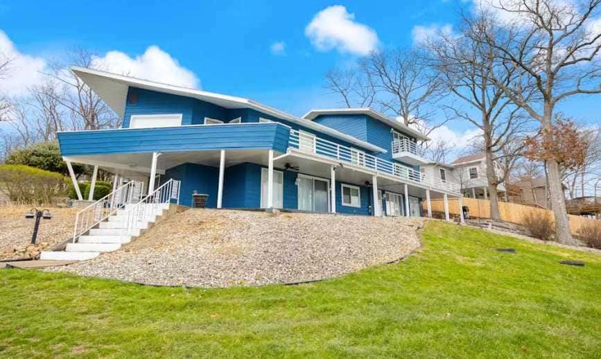Stylish 5BR Lake Home - LAKE VIEWS - Private Dock