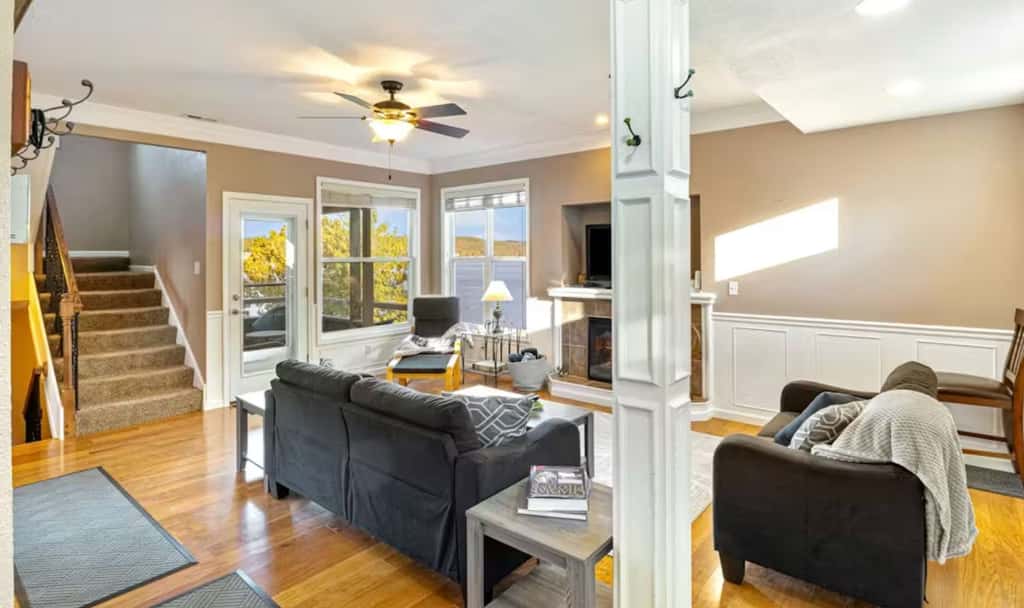 Charming 3BR Cabin - Jacuzzi Tub - LAKE VIEW