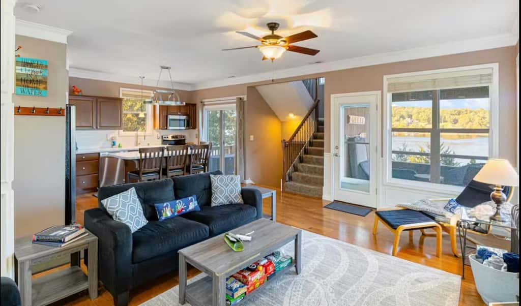 Charming 3BR Cabin - Jacuzzi Tub - LAKE VIEW