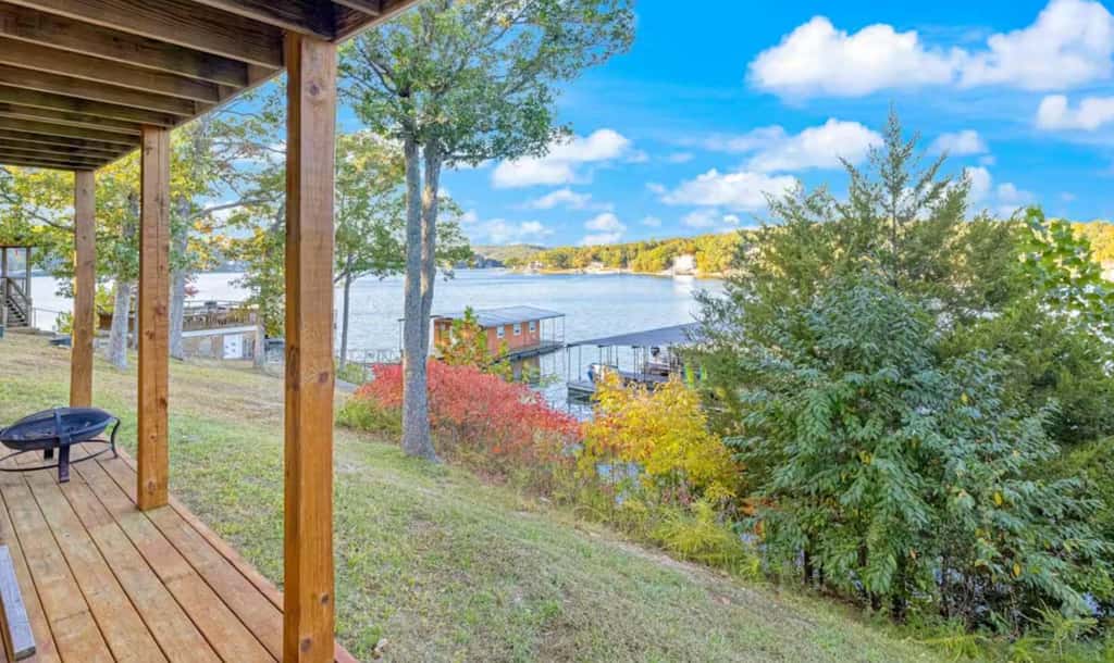 Charming 3BR Cabin - Jacuzzi Tub - LAKE VIEW