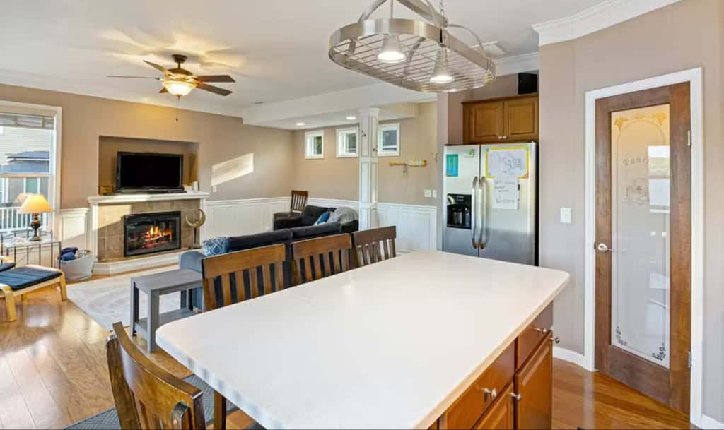 Charming 3BR Cabin - Jacuzzi Tub - LAKE VIEW