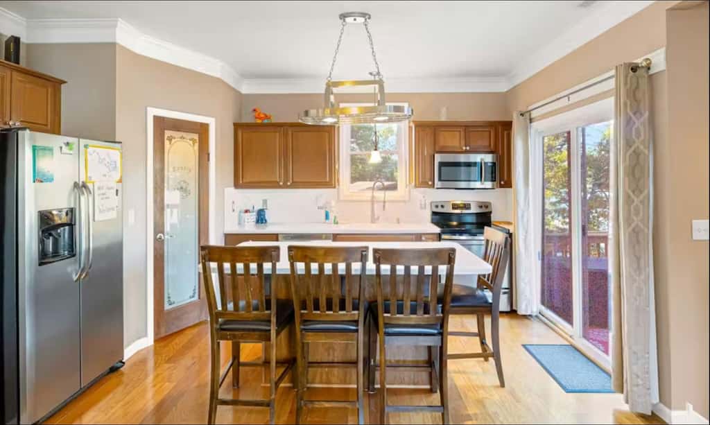 Charming 3BR Cabin - Jacuzzi Tub - LAKE VIEW