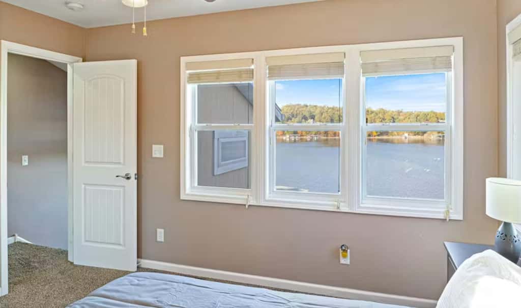 Charming 3BR Cabin - Jacuzzi Tub - LAKE VIEW