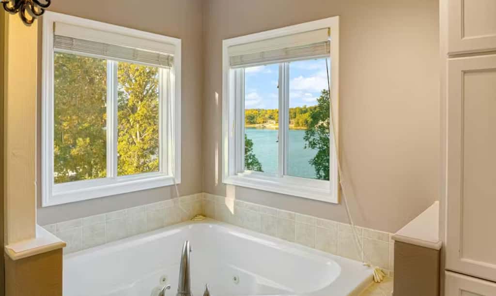 Charming 3BR Cabin - Jacuzzi Tub - LAKE VIEW