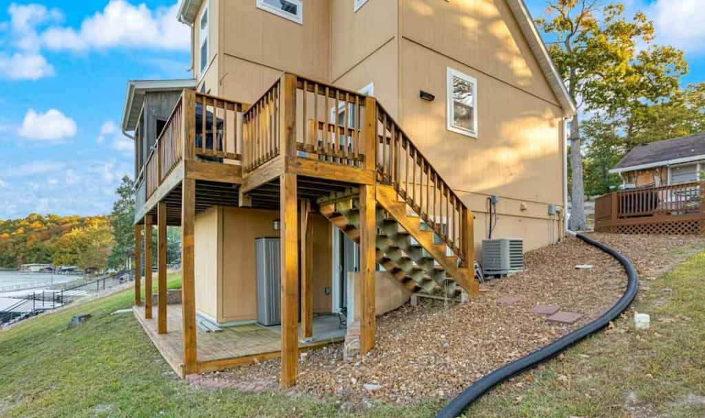 Charming 3BR Cabin - Jacuzzi Tub - LAKE VIEW